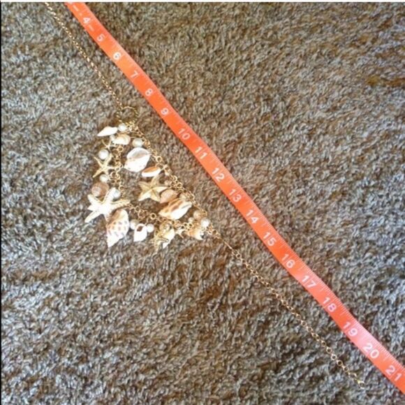 GORGEOUS & Large Gold Seashell Chunky Necklace - Picture 4 of 6